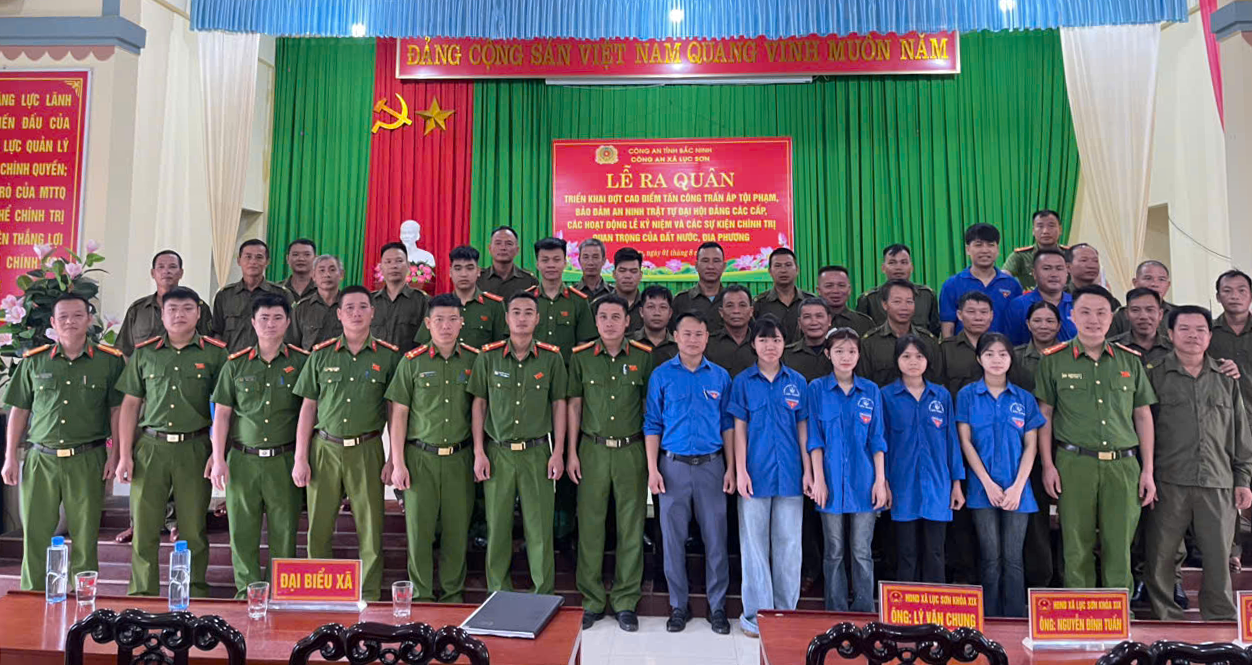 Các đại biểu dự Lễ ra quân