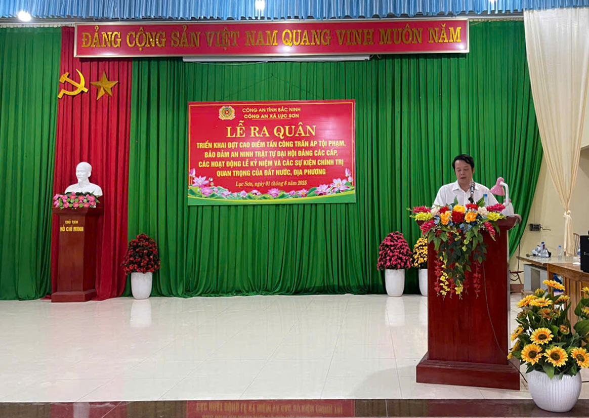 ảnh: Đ/c Đặng Minh Khôi – Phó bí thư Đảng ủy, Chủ tịch UBND xã phát biểu chỉ đạo và phát động ra quân cao điểm